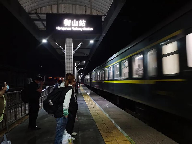 » 12、K435列车命案嫌犯被鉴定为精神病人，法院决定强制医疗5月4日晚，南下行驶的K435次列车驶至湖南衡阳路段时，27岁的乘客谷巩被捅刺数刀，经抢救无效死亡