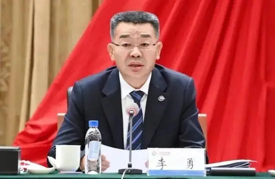 » 6. 中海油总经理退休三个月被查中央纪委国家监委网站3月15日消息，中国海洋石油集团有限公司原党组副书记、总经理李勇涉嫌严重违纪违法，目前正接受中央纪委国家监委纪律审查和监察调查