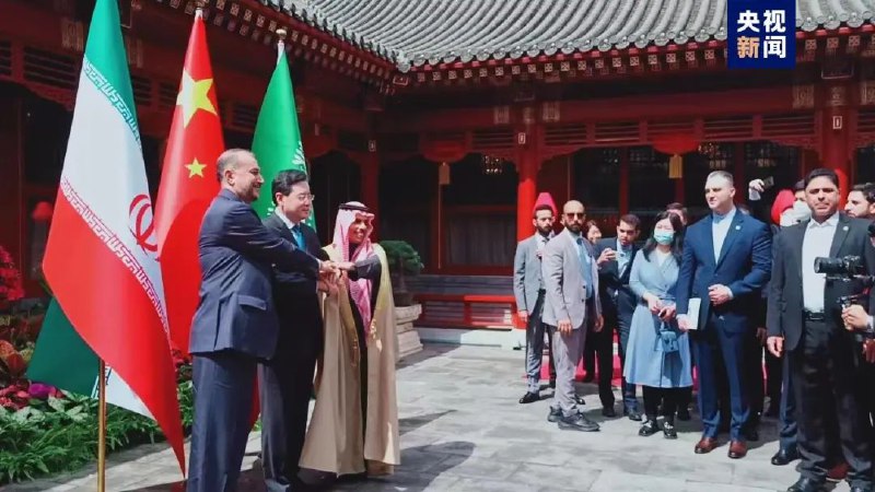 » 8. 在中国斡旋下沙特和伊朗外长在北京首次会晤作为今年3月10日沙伊北京对话的后续，沙特外交大臣费萨尔和伊朗外交部长阿卜杜拉·希扬6日在北京举行会晤，这是两国外长7年多来的首次正式会晤