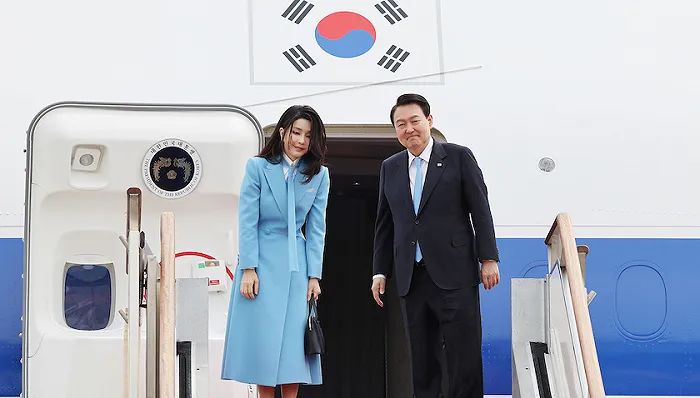 » 11. 为访美送上大礼，韩国将日本重新拉入出口白名单周一，韩国贸易、工业和能源部宣布，已将日本重新列入其优惠贸易伙伴的白名单