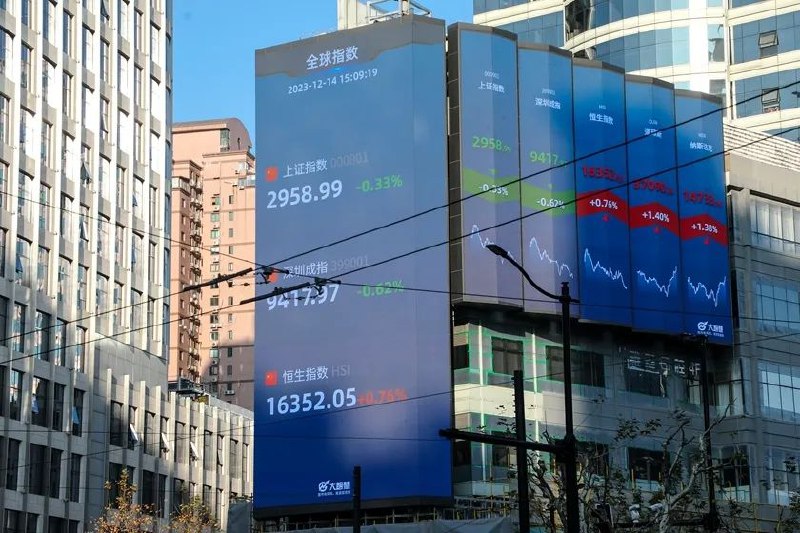 » 3、A股年内退市45家 面值退市占比近三成临近年末收官之际，在常态化退市机制下，又一批退市股逐渐浮出水面：*ST泛海、*ST华仪和*3家公司相继提前锁定面值退市，最新股东户数合计约为12.03万户