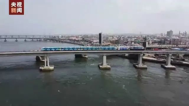 » 6. 总统试乘 中国承建的尼日利亚拉各斯轻轨蓝线一期通车1月24日，由中国企业承建的尼日利亚拉各斯轻轨蓝线一期项目正式通车运营，尼日利亚总统布哈里为项目通车揭牌
