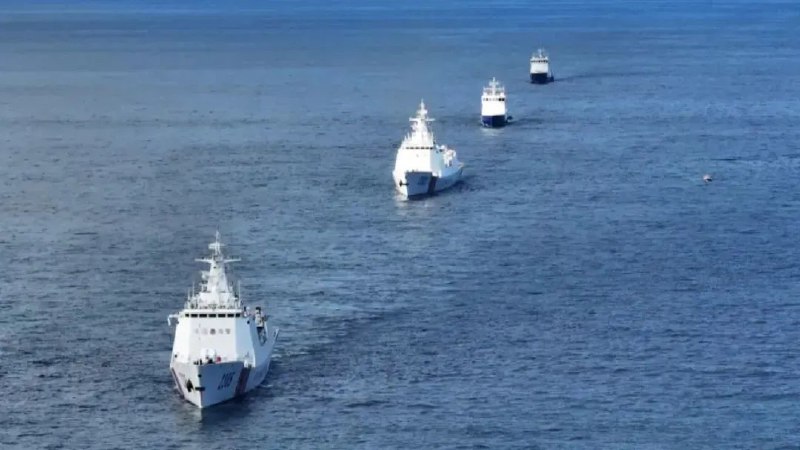 » 5. 中俄海警在北太平洋公海检查渔船日前，中俄海警舰艇编队在北太平洋公海执行联演联巡任务