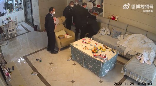 » 10. 疑石家庄某核酸机构会议传授造假 警方已抓人11月29日，一段疑似某核酸检测机构内部开会教授“核酸造假”的视频在网络上流传