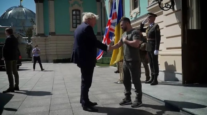 11. 英国首相第三次访问基辅 宣布新一轮对乌援助计划8月24日，英国首相府唐宁街10号发表声明，即将卸任的英国首相鲍里斯·约翰逊访问乌克兰首都基辅，参加乌克兰独立日纪念活动
