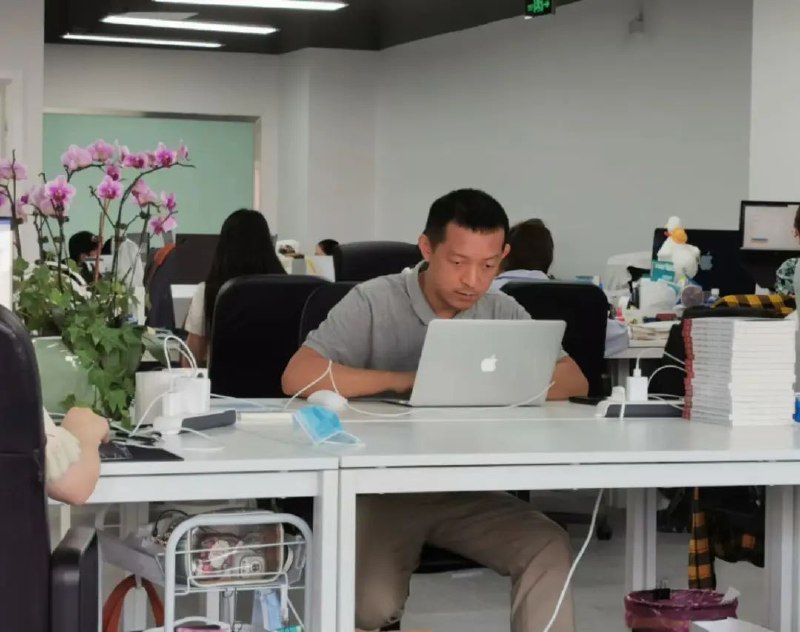18. 北大数学天才柳智宇下山还俗：主动要求降薪至2万临近春节的一天，柳智宇告诉父母、朋友，他要还俗