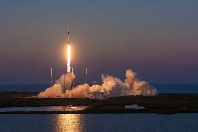 » 2. 第一批星链二代卫星已经成功进入轨道2023年2月28日，猎鹰9号火箭成功将马斯克的星链二代（Starlink v2）卫星送进预定轨道并释放，马斯克在其个人社交媒体上公开了此次发射过程
