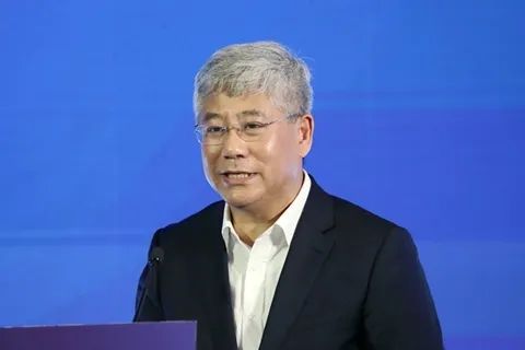 » 1. 清华经管院长白重恩：疫情直接增加地方赤字4万亿元 建议发行特别国债补缺口三年疫情加剧地方政府尤其基层财政收支压力，地方债及融资平台债务风险上升