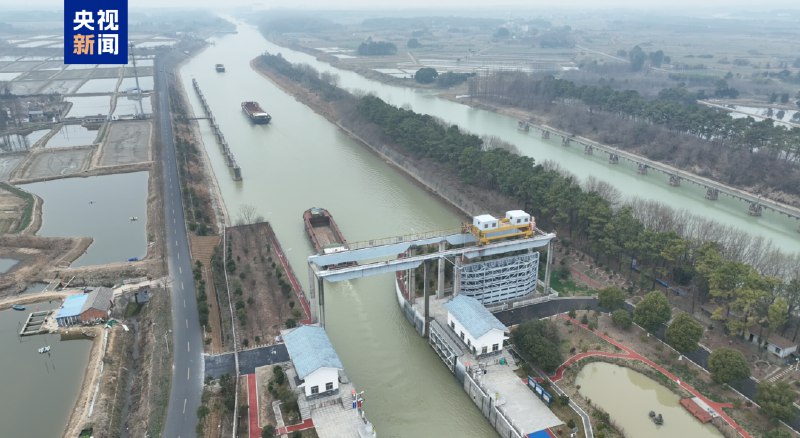 » 2. 江苏百余座船闸将于5月1日起取消收费 新建船闸不收费记者从江苏省发展和改革委员会获悉，2月24日，江苏省发展和改革委员会、财政厅等部门联合发文，定于2025年5月1日起，取消江苏境内101座船闸收费，新建船闸不再收费