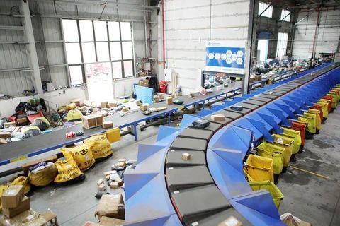 » 4. 快递物流恢复缓慢 过万网点暂停公路货运SaaS公司G7物联数据显示，11月27日至11月29日全国整车货运流量指数连续三天下跌，11月29日跌至70.12，为2022年下半年最低值，同比下跌43.5%；11月30日开始缓慢恢复，12月5日达到78.75，同比下跌36.3%