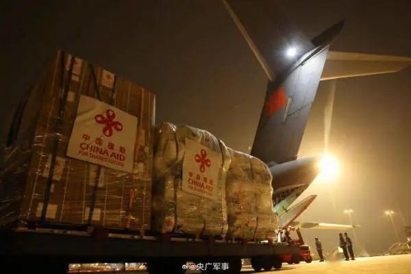 » 17. 两架运20向尼泊尔运送救灾物资当地时间11月3日23时47分，尼泊尔西部地区发生强烈地震，造成大量人员和财产损失