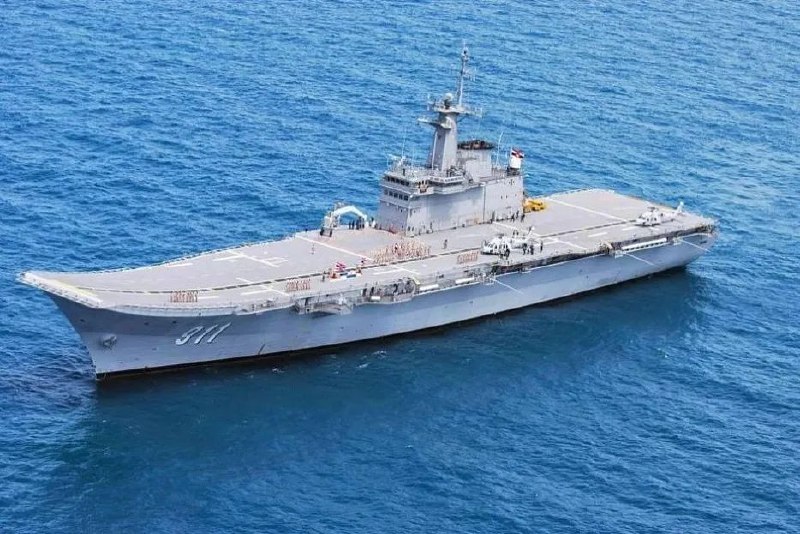 » 1. 中国向泰国交付2万吨级船坞登陆舰泰国皇家海军4月10日证实，泰国军方代表在上海沪东中华造船厂接收071ET型船坞登陆舰