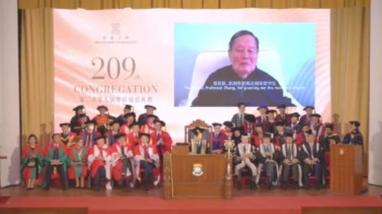 » 14. 101岁杨振宁罕见露面 与林青霞同获港大名誉博士4月3日，香港大学举行第二百零九届学位颁授典礼，颁授名誉博士学位予七位杰出人士，包括杨振宁教授、林高演博士及林青霞女士等，以表扬他们对大学、社会或学术方面的杰出贡献