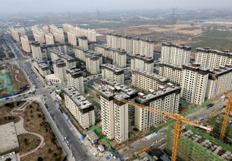 » 4、北京日报：别用特例唱衰北京楼市近日，一批房产自媒体账号突然扭转风向，从一抓住新出台的利好政策就鼓吹“房价暴涨”到一股脑地唱衰楼市