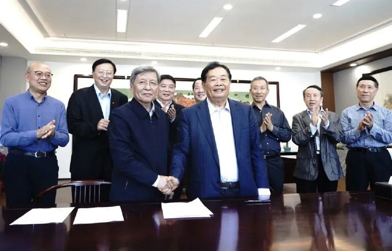 » 1. 西安交大校长王树国离任后 去福耀科技大学当校长澎湃新闻记者从福州市福耀高等研究院院长/福耀科技大学（暂名）方面获悉，3月25日，福耀科技大学（暂名）第一届理事会第二次会议在崭新的大学行政楼召开，曹德旺理事长主持会议