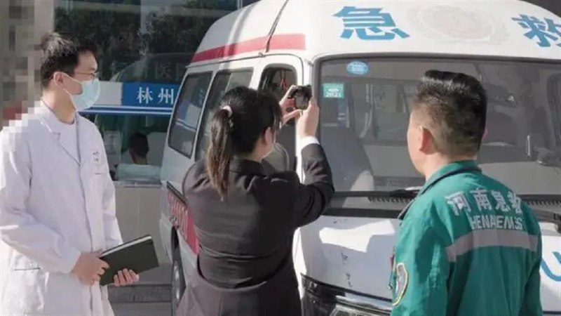 » 10. 河南林州救护车拉私活 多次载人跨省买毒品11月23日，据检察日报正义网报道，2022年5月在河南某高速路出口，一辆救护车被拦下，车上的“瘾君子”王某被民警抓获，并从其身上搜到毒品约50克，王某交代这是他第三次坐救护车去濮阳买毒