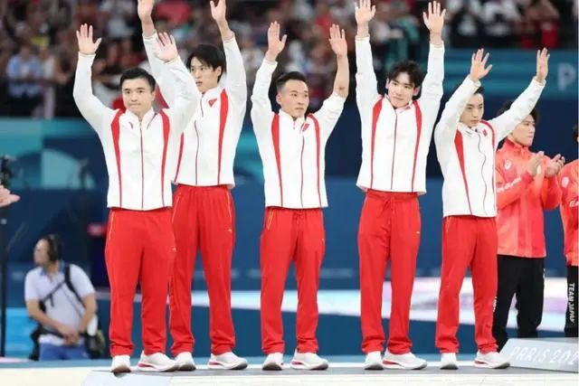 » 10. 体操教练组解释苏炜德奥运失败：主力孙炜受伤，苏炜德临时顶替北京时间7月30日凌晨结束的巴黎奥运会体操男团决赛，由张博恒、肖若腾、邹敬园、苏炜德、刘洋组成的中国队，先期在自由操、鞍马、吊环、跳马、双杠五个项目总分领先，并以3.267分的巨大优势进入单杠项目，最终因为苏炜德出现两次重大失误，痛失金牌