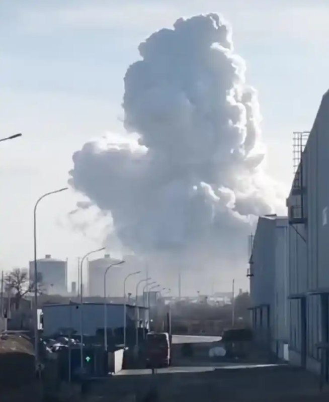 » 2、包头钢铁厂大爆炸产生蘑菇云 已送至医院40多人1月18日，据央视新闻，记者从内蒙古自治区相关部门获悉，1月18日15时05分，包头市九原区尔甲亥村包钢分厂发生爆炸事故