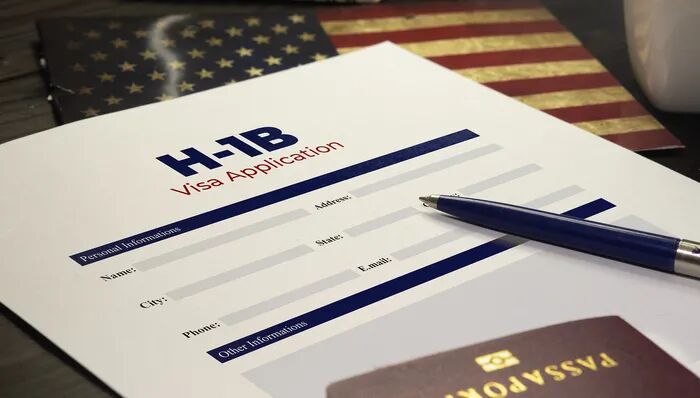 » 6、美国H-1B签证新规正式生效 只针对新签证人员按照美国总统特朗普签署的行政令，H-1B签证项目新规于美东时间9月21日凌晨00:01自动生效