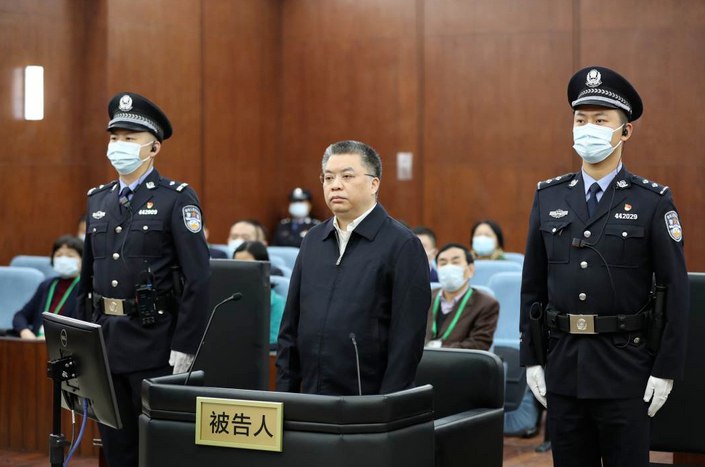 6. 受贿超2.74亿，童道驰一审被判死缓广东省深圳市中院今天一审公开宣判中共海南省委原常委、三亚市委原书记童道驰受贿、内幕交易一案，对被告人童道驰以受贿罪判处死刑，缓期二年执行，剥夺政治权利终身，并处没收个人全部财产，以内幕交易罪判处有期徒刑五年，并处罚金人民币四百万元，决定执行死刑，缓期二年执行，剥夺政治权利终身，并处没收个人全部财产