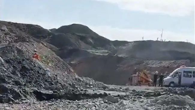 14. 甘肃景泰一煤矿发生山体坍塌事故已致9人死亡，仍有1人失联据甘肃省白银市景泰县有关部门的消息，7月23日11:15左右，景泰县一煤矿企业内发生一起山体坍塌事故