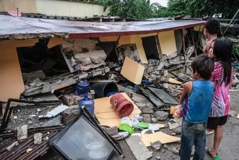 » 4、菲律宾6.9级地震 至少64人死亡菲律宾媒体1日报道说，宿务省救灾部门称，该省9月30日晚发生的6.9级地震已致至少64人死亡