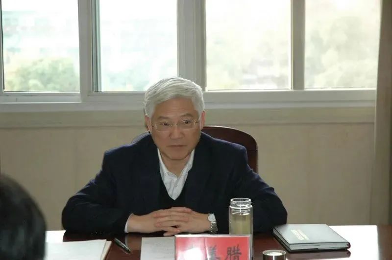 4. 湖北前首富兰世立告倒武汉前副市长袁善腊 开除党籍据湖北省纪委监委消息：日前，经湖北省委批准，湖北省纪委监委对武汉市政府原党组副书记、副市长袁善腊严重违纪违法问题进行了立案审查调查