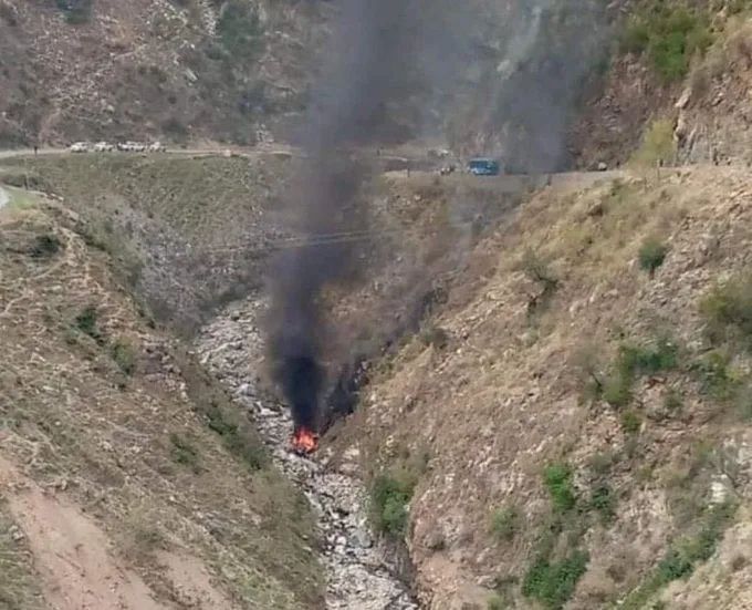 » 7. 五名中国工程师在巴基斯坦遇袭身亡：装满炸药车辆撞向中国车队路透社26日引述巴基斯坦警方消息人士指，五名中国公民在巴基斯坦西北部，遭遇自杀式炸弹袭击丧生