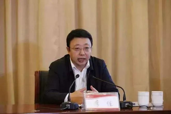 4. 搞变相拉票 候补中委、山西省政协原主席李佳被降为副部级日前，经中共中央批准，中央纪委国家监委对第十九届中央候补委员，山西省政协原党组书记、主席李佳严重违纪违法问题进行了立案审查调查