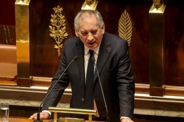 » 12、 法国中间派政府在议会不信任投票中过关法国国民议会16日就左翼联盟部分政党提出的对政府不信任动议进行表决
