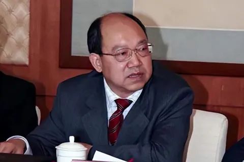 » 7. 剑南春集团董事长乔天明因行贿、私分国有资产被判刑5年，罚4亿元3月24日下午，四川省乐山市中级人民法院一审公开宣判四川剑南春 （集团）有限责任公司董事长乔天明行贿、私分国有资产案，对被告人乔天明以行贿罪，判处有期徒刑二年，以私分国有资产罪，判处有期徒刑四年，并处罚金人民币四亿元，决定执行有期徒刑五年，并处罚金人民币四亿元；私分的国有资产及其相应收益予以追缴，返还四川省绵竹市人民政府