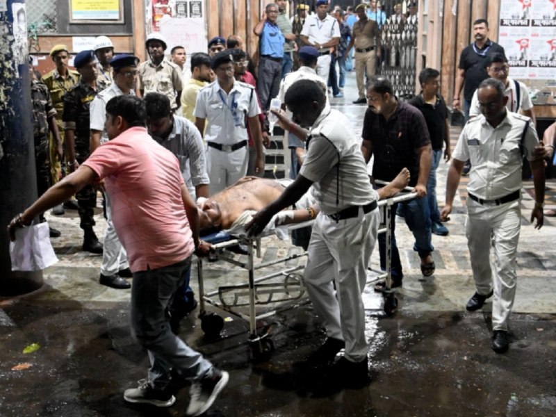 » 2、印度宗教节日出现踩踏 至少19人死亡印度总理莫迪当地时间17日就印度东部发生的踩踏事故表示，这起事件“令人悲痛”