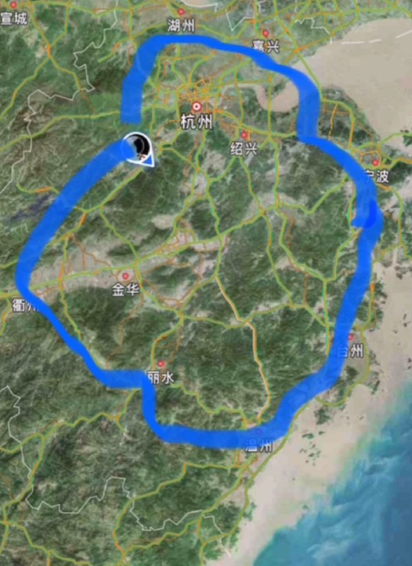 1. 地理老师带无人机跑浙江8所中学 侦察举报补课行为五天四夜，52岁的符新平从杭州一路向南，驱车1398公里，相继穿越金华、衢州、丽水、温州，带着无人机走进八所县城中学，拍下视频，随后便在“浙里办”平台留下了近10条举报信息，其主题均为：补课