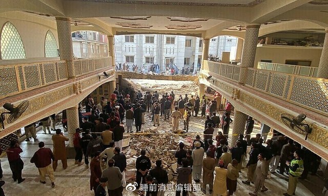 » 7. 巴基斯坦白沙瓦清真寺爆炸事件已致100人死亡，221人受伤当地时间31日凌晨，巴基斯坦塔利班发言人称，他们和此次爆炸案没有关系