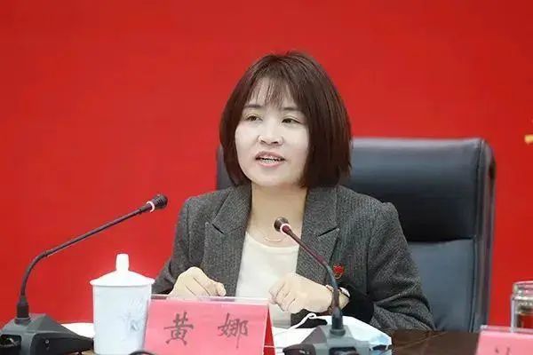 » 10. 江西抚州35岁镇党委书记，递补为省委委员据江西日报消息，7月22日，中共江西省委十五届四次全体（扩大）会议圆满完成各项任务，在南昌胜利闭幕