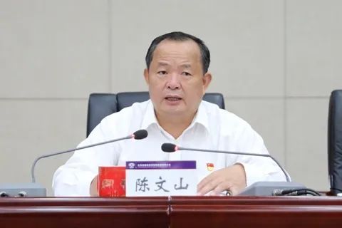 » 4、云南建投原董事长被“双开”：拒绝组织挽救，与下属勾肩搭背“拒绝组织多次教育挽救”，“与下属勾肩搭背”……落马十个月后，长期在云南省建设投资控股集团有限公司任职的陈文山被开除党籍、公职，收缴违纪违法所得，涉嫌犯罪问题被移送检察机关依法审查起诉，所涉财物一并移送