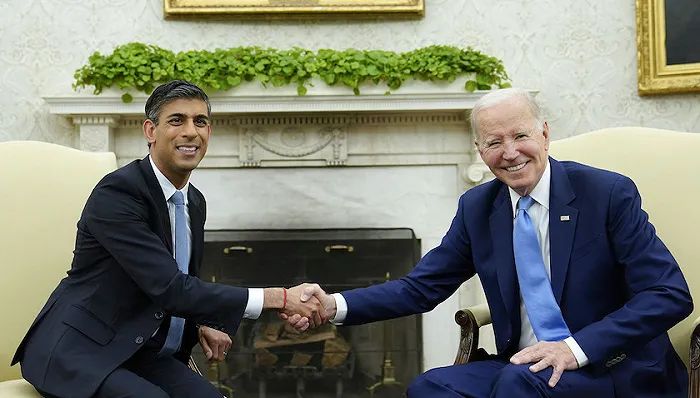 » 1. 英国首相访美 英美签署“大西洋宣言”在英国首相两天的访问之后，美东时间周四，英美联合宣布了一项跨大西洋合作计划
