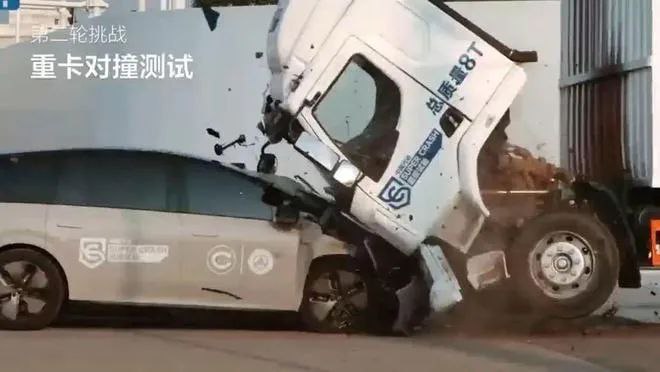 » 7、东风柳汽正式回应理想轿车撞赢卡车测试：严重侵权据东风柳州汽车有限公司：东风柳州汽车有限公司（以下简称“东风柳汽”）就某品牌未经授权使用并扭曲传播我司乘龙卡车碰撞测试视频一事，声明如下：一、侵权事实认定（一）非法发布侵权视频某汽车品牌在2025年7月29日发布与乘龙卡车正面碰撞视频的行为，已构成严重侵权，并超过正常商业竞争范畴，严重误导和损害公众知情权，对我司品牌及商业名誉带来了巨大负面影响，涉嫌违反《反不正当竞争法》《广告法》及《民法典》等相关法律