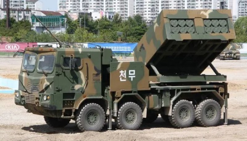 » 9. 波兰将从韩国购买第四种重武器：288套火箭炮当地时间10月19日，波兰国防部批准了一项武器采购框架协议，将从韩国购买288套自行式多管火箭炮发射器