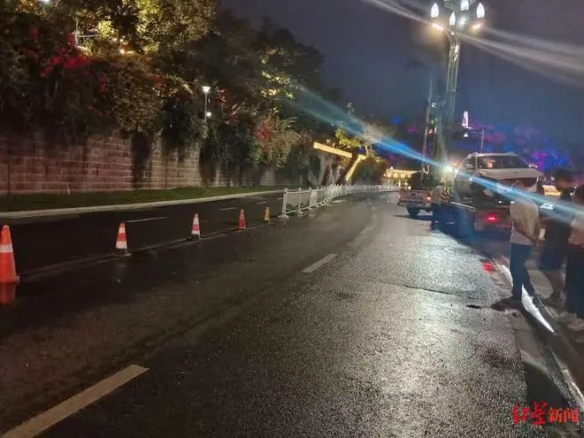 » 1. 宜宾15米护栏索赔10万后续：谈到1.2万近日，有媒体报道称，9月20日晚8时许，一名女子驾车不小心撞倒了宜宾市区滨江路中间的5节共15米长的护栏，被施工方索要10万余元赔偿