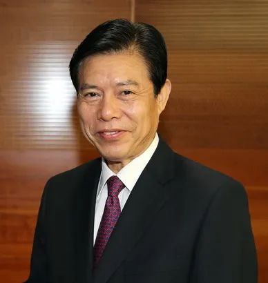 » 3. 钟山任全国人大财政经济委员会主任委员 郭树清等任副主任委员钟山任主任委员；郭树清、沈金龙、史耀斌、翁杰明、田国立、陈雨露、于春生、安立佳、谢经荣任副主任委员