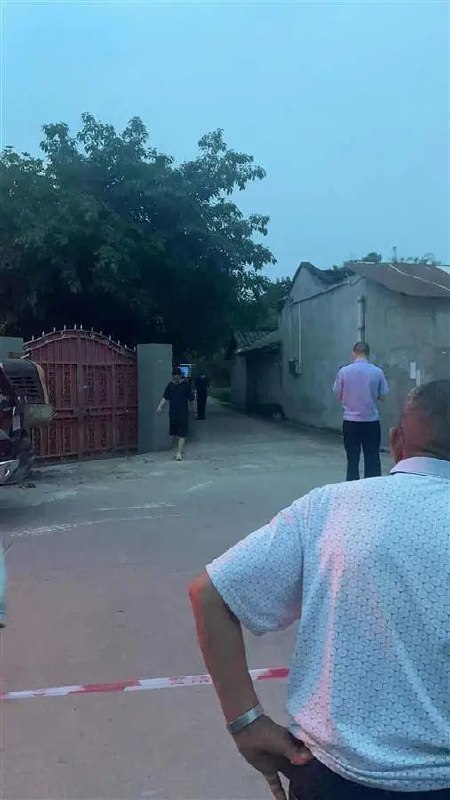 » 12. 四川绵竹一民宿发生行李箱藏尸案？当地警方：仍在调查中6月26日晚，网传四川德阳绵竹市天一学院附近一家民宿内，发现一分装尸体的行李箱