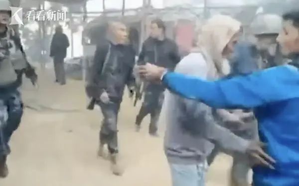» 14. 缅孟边境爆发激战孟方称有缅边防人员越境逃离缅甸靠近孟加拉国边境地区2月4日爆发激烈战斗，孟方表示有缅甸边防人员越境逃离，惊恐的居民报告说子弹穿过了边境