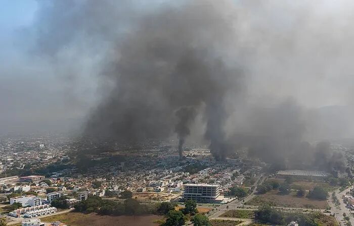 » 2、墨西哥贩毒集团报复行动已致73人死亡总台记者当地时间2月23日获悉，墨西哥一贩毒集团“哈利斯科州新生代”头目在军方抓捕行动中身亡后，该贩毒集团在多地发动报复袭击
