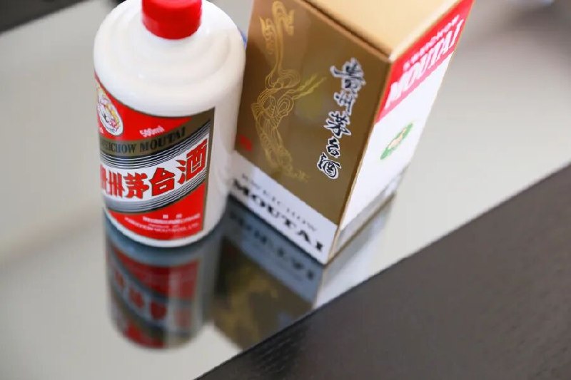 » 5、不到半月，茅台自营店再涨价时隔不到半月，茅台自营门店再次调价，飞天茅台涨至1753元每瓶，比i茅台平台售价高出114元