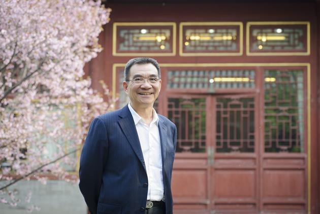 » 5. 担心失控，马斯克领衔学者和工程师要求暂停AI研究据未来生命研究所（Future of Life Institute）网站披露，该网站曾以公开信的方式发起倡议，呼吁所有AI（人工智能）实验室立即暂停训练比GPT-4更强大的AI系统至少6个月