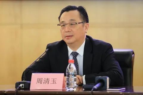 10. 国开行副行长周清玉被免职7月12日下午，国家开发银行副行长周清玉被有关部门发文宣布免职