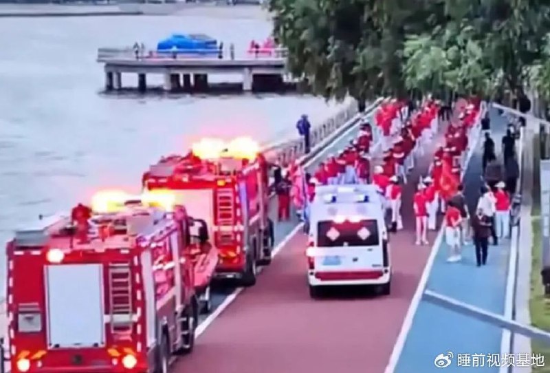 » 9、朝阳市一徒步团遇消防、救护车未让行 近日，有网友于社交平台发布视频，称辽宁朝阳市一道路上，一群正在列队的徒步团队与消防车以及救护车僵持，阻碍上述公务车辆通行，后彼此各让一步后，恢复通行