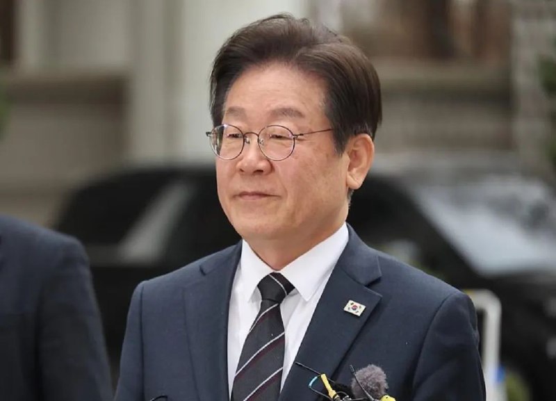 » 13、李在明辞去在野党党首全力参选韩国总统4月9日，韩国最大在野党党首李在明宣布辞去党首职务，全力参选下届总统