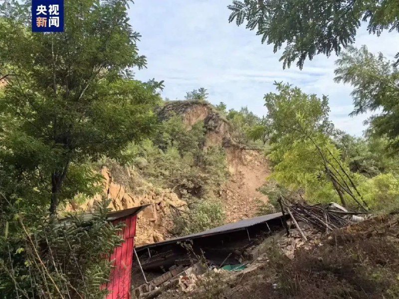 » 5、山西吕梁发生山体滑坡 1人被救出，仍有4人被困10月1日14时许，吕梁市离石区发生一起山体滑坡